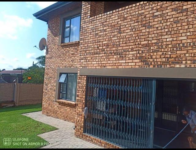 3 BEDROOM TOWNHOUSE FOR SALE IN BOKSBURG